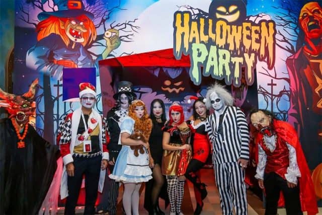 Dàn hóa trang đêm Halloween kinh hoàng Dàn hóa trang đêm Halloween kinh hoàng