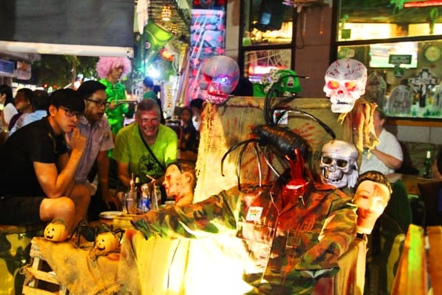 Đêm hội Halloween ở phố Tây xứ Huế Đêm hội Halloween ở phố Tây xứ Huế