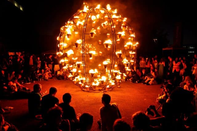 Phong tục đốt lửa đêm Halloween Phong tục đốt lửa đêm Halloween