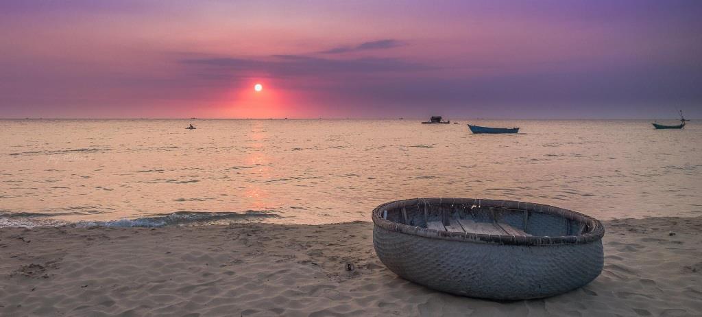 Khung cảnh hoàng hôn buông xuống trên Bãi Dài Khung cảnh hoàng hôn buông xuống trên Bãi Dài