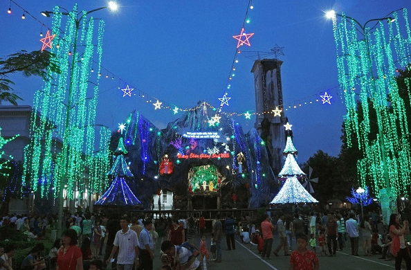 Không khí Noel tràn ngập tại nhà thờ Hạnh Thông Tây Không khí Noel tràn ngập tại nhà thờ Hạnh Thông Tây
