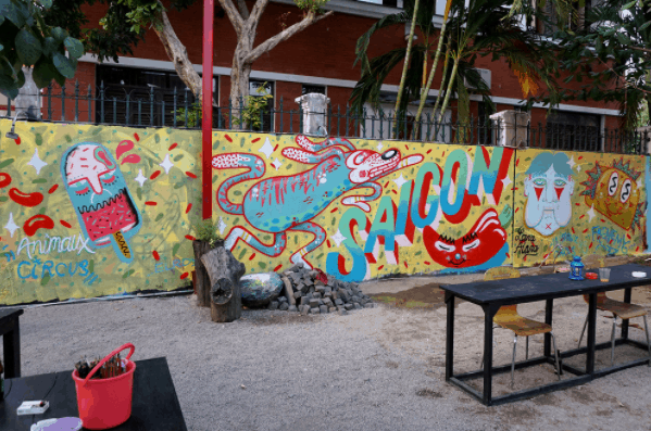 Những bức tường được vẽ theo phong cách Graffiti Những bức tường được vẽ theo phong cách Graffiti