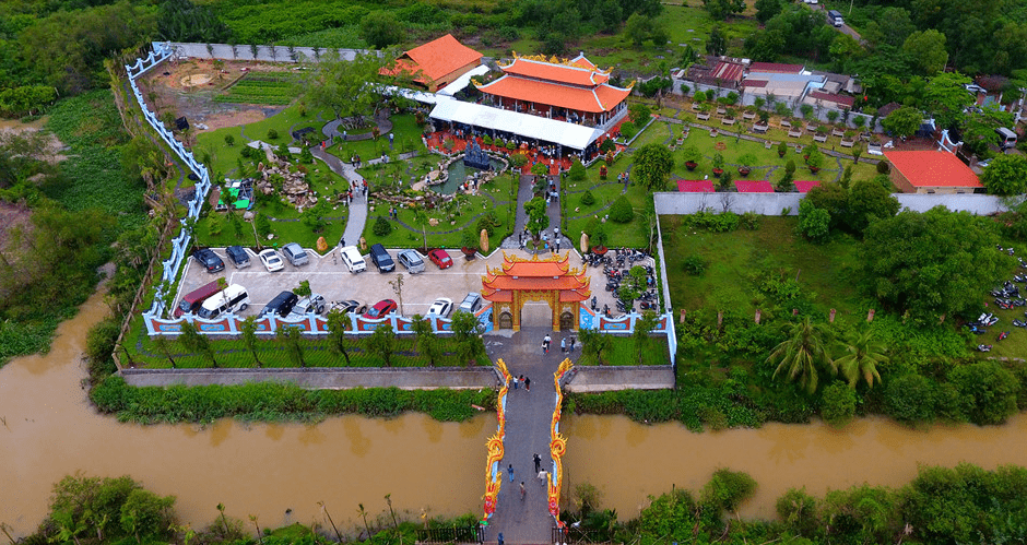 Ngôi đền nhìn từ trên cao (sưu tầm) đền thờ tổ nghiệp quận 9
