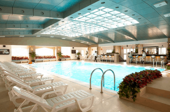 Không gian hồ bơi May Hotel Saigon Không gian hồ bơi May Hotel Saigon