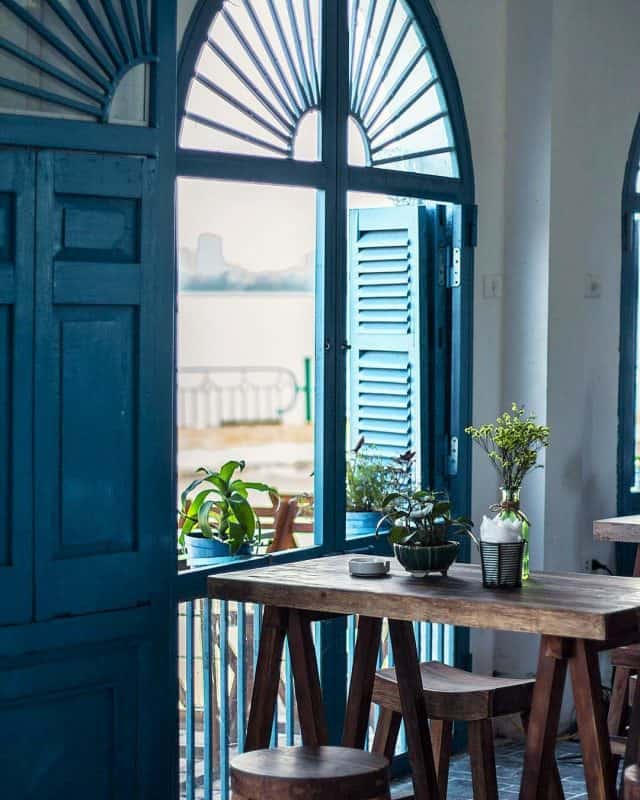 Không gian bên trong Santorini Vibes Cafe 