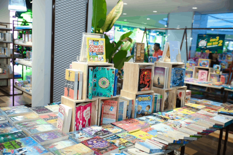 Những tháp sách (sưu tầm) Phương Nam Book City
