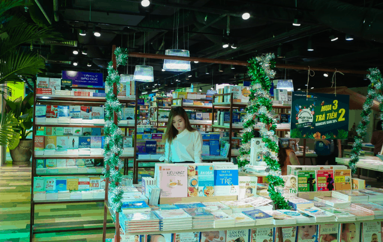Hàng triệu đầu sách khác nhau (sưu tầm) Phương Nam Book City