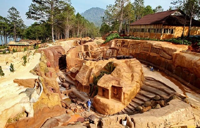 Kết quả hình ảnh cho Đường hầm đất sét – Clay tunnel in Da Lat