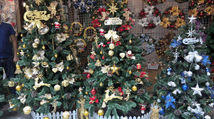 Hình ảnh những cây thông Noel được trang trí bắt mắt Hình ảnh những cây thông Noel được trang trí bắt mắt