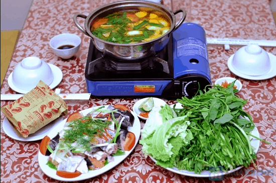 Lẩu đầu cá thơm ngon tại quán Bảy Giai Lẩu đầu cá thơm ngon tại quán Bảy Giai