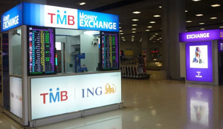 Các quầy đổi tiền ở sân bay thường có tỷ giá không tốt lắm (ẢNH ST)
