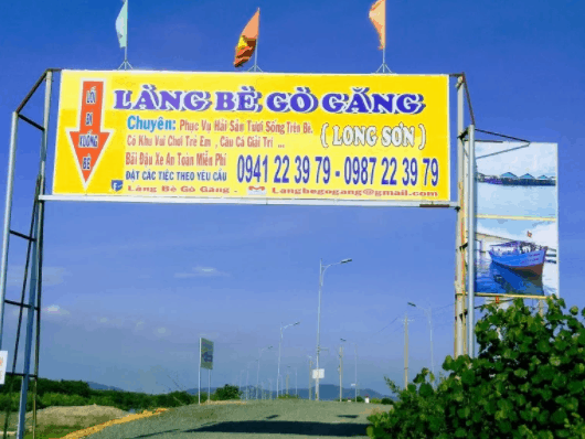 Lối đi xuống làng bè Gò Găng Lối đi xuống làng bè Gò Găng