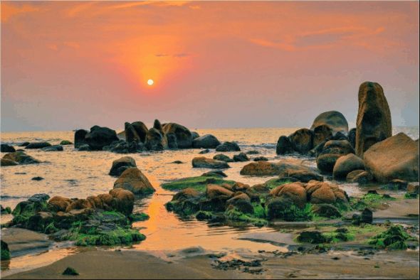 Biển và bãi đá Cổ Thạch