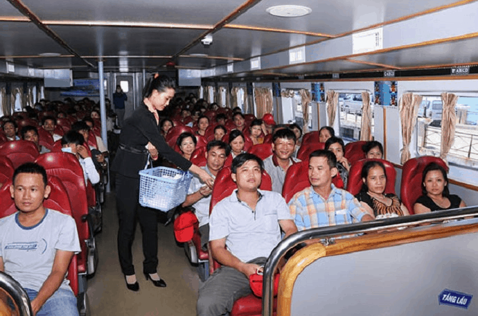 Khoang hành khách trên tàu Superdong Khoang hành khách trên tàu Superdong