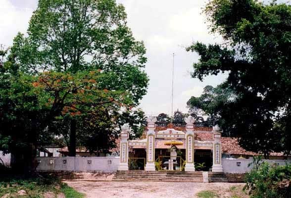 Bước vào chùa,đầu tiên bạn sẽ thấy cổng Tam quan án ngự (Ảnh ST)