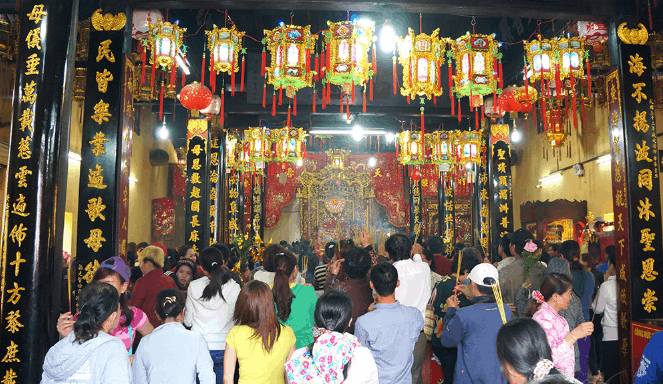 Lúc nào cũng nghi ngút khói hương (sưu tầm) những ngôi chùa linh thiêng ở sài gòn