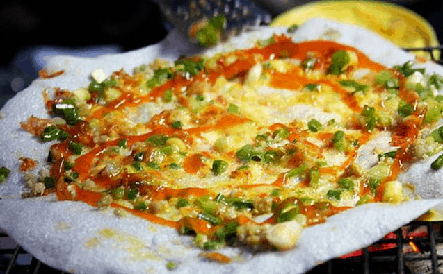 Bánh tráng nướng chỉ có giá 15k một cái Bánh tráng nướng chỉ có giá 15k một cái