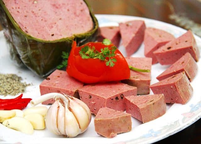Chả bò được xếp loại là một trong món ẩm thực đặc sản của nổi tiếng của Đà Nẵng (Ảnh ST)