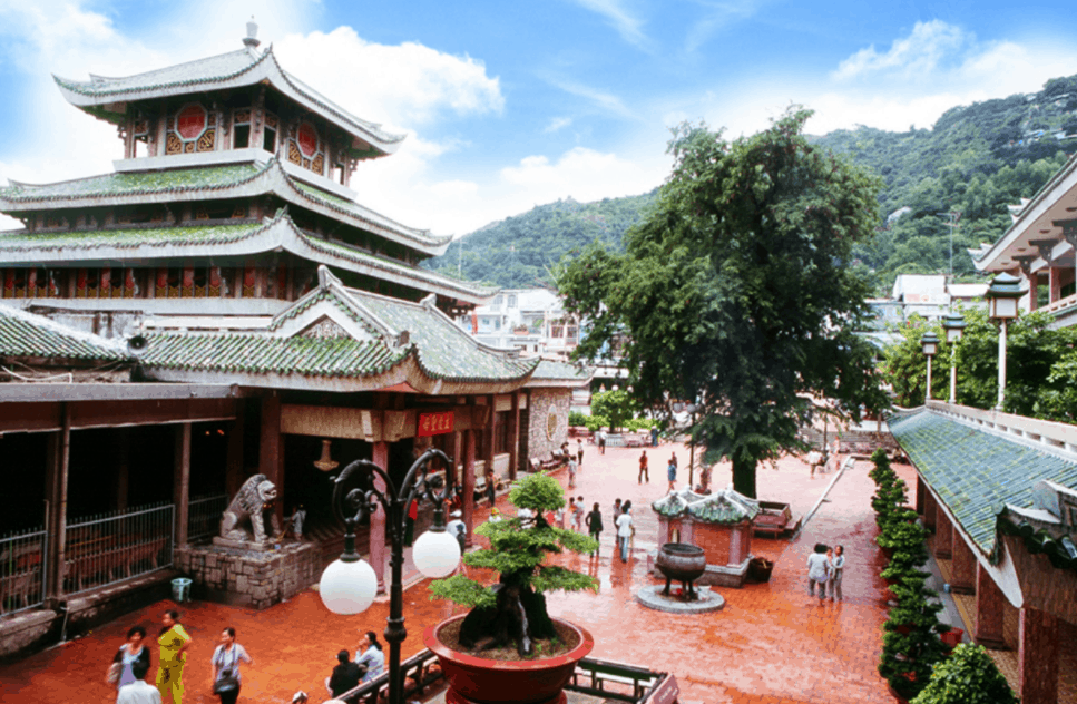 Chùa Bà Châu Đốc đang là địa điểm du lịch tâm linh hấp dẫn Chùa Bà Châu Đốc đang là địa điểm du lịch tâm linh hấp dẫn