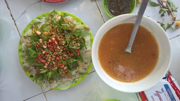 Gỏi cá mai cuốn bánh tráng (Ảnh ST)