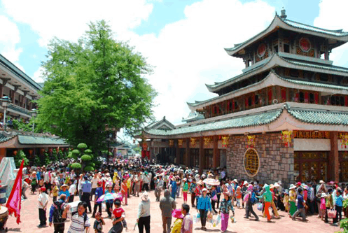 Hình ảnh dòng người hành hương tới chùa Bà Chúa Xứ Hình ảnh dòng người hành hương tới chùa Bà Chúa Xứ