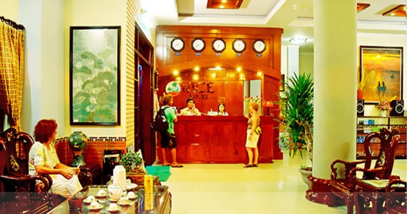 Quầy lễ tân ở đây luôn túc trực 24/24 (Ảnh ST)