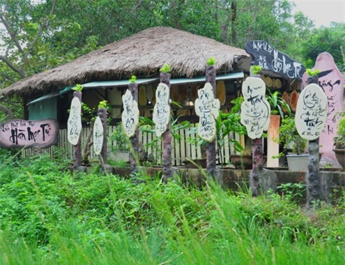 Nơi đây ghi lại những bài thơ của thi sĩ họ Hàn do nghệ nhân Dzũ Kha thực hiện (Ảnh ST)