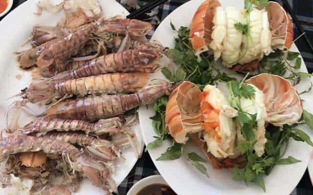 Phục vụ nhanh chóng, nhân viên nhiệt tình, món ăn thơm ngon khiến nhà hàng thu hút đông đảo khách ghé tới (Ảnh ST)