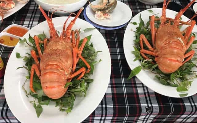 Tôm hùm là món ăn hải sản nổi tiếng ở đây (Ảnh ST)