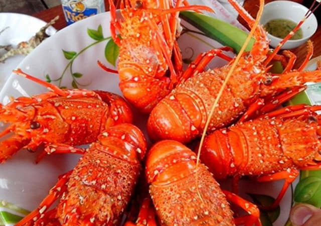 Tôm hùm hấp bia (Ảnh ST)