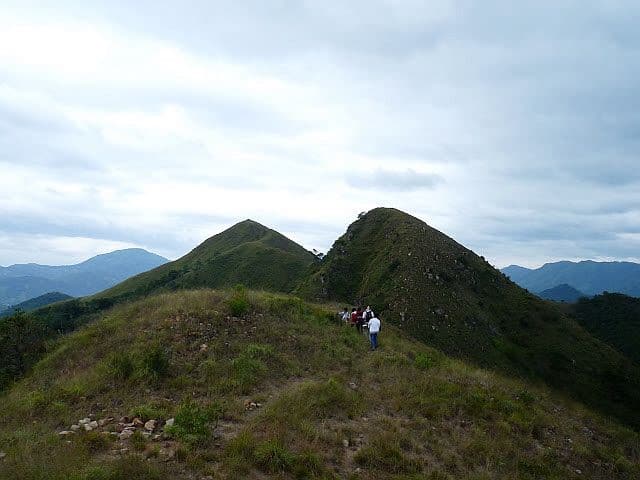 Núi Cô Tiên có 3 Äá»nh, nằm á» phÃa Tây Bắc thà nh phá» Nha Trang (Ảnh ST)