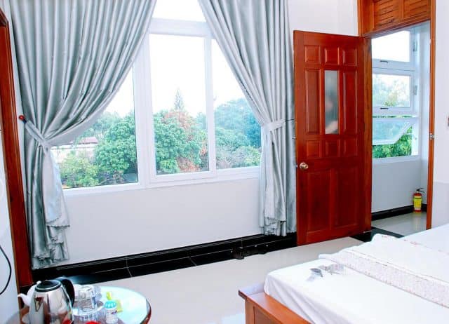 Phòng nghỉ có cửa sổ lớn nên rất thoáng mát (Ảnh ST)