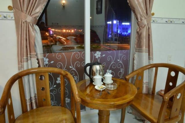 Từ đây bạn có thể ngắm nhìn khung cảnh thành phố buổi đêm (Ảnh ST)