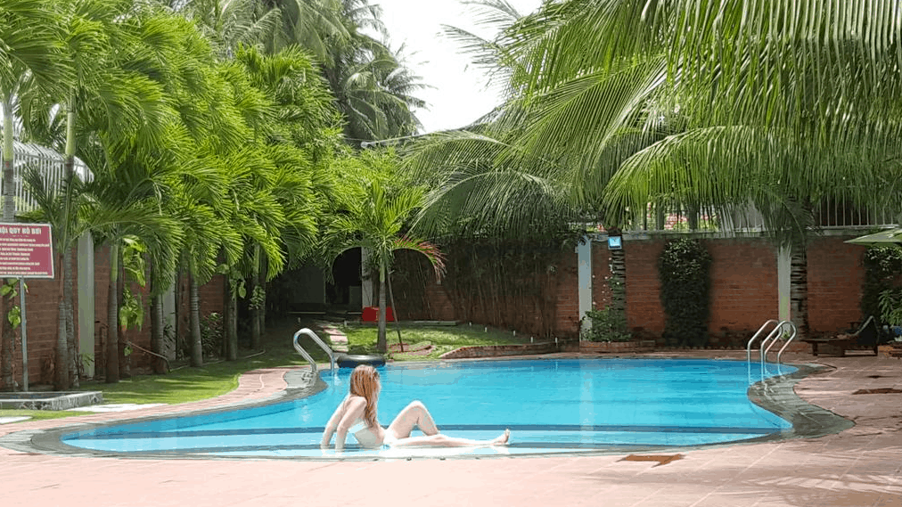 Bể bơi ngoài trời tại khách sạn Mũi Né Volga & Apartment Bể bơi ngoài trời tại khách sạn Mũi Né Volga & Apartment