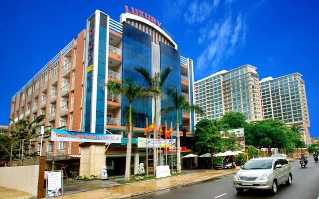 Tọa lạc tại một vị trí trung tâm trên Đường Trần Phú (Ảnh ST)