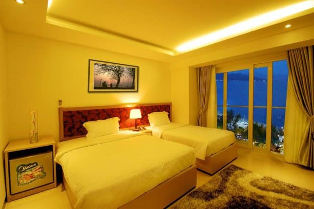 Phòng ngủ có ban công, view thoáng mát, đầy đủ tiện nghi (Ảnh ST)