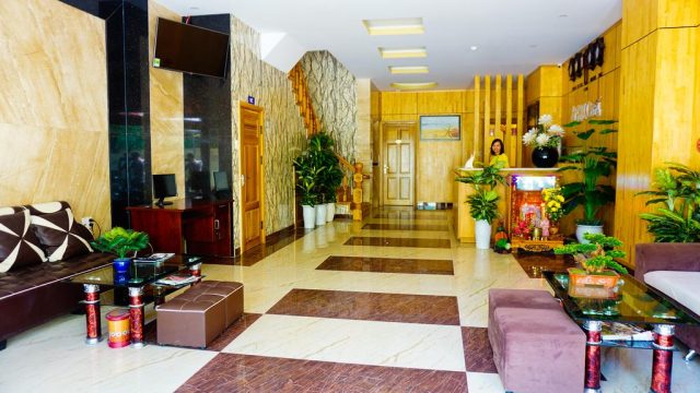 Nhân viên phục vụ 24 giờ liên tục, nhiệt tình và chu đáo (Ảnh ST)