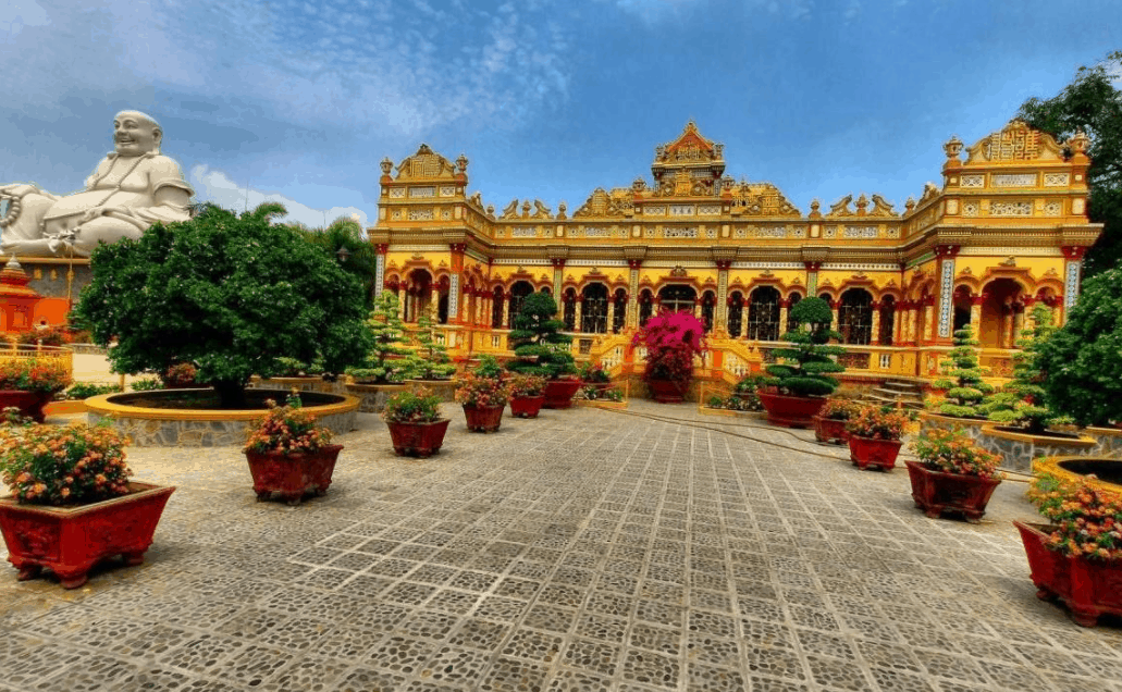 Khuôn viên chùa Vĩnh Tràng