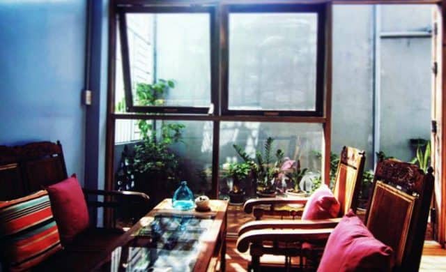 LaRose còn gây ấn tượng bởi kiến trúc đầy vẻ mộc mạc và sắc thái cổ kính qua việc sử dụng chất liệu gỗ trong ngôi nhà (Ảnh: sưu tầm)