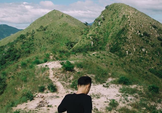 Dân phượt mách nhau rằng từ Äá»nh 2 nhìn vá» thà nh phá» Nha Trang là khung nhìn Äẹp nhất (Ảnh ST)