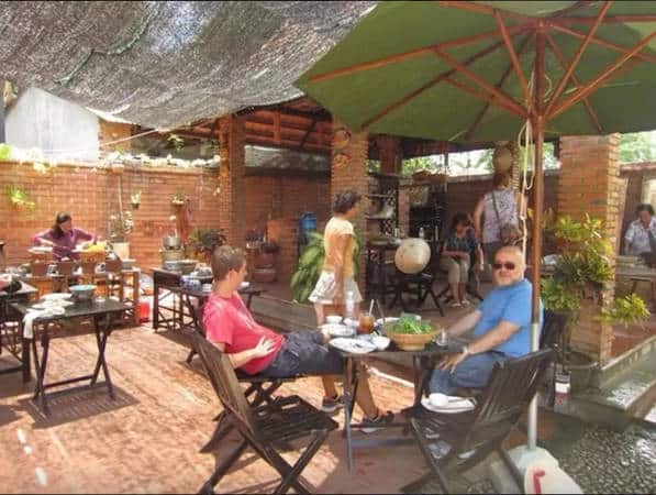 Du khách có thể thưởng thức món ăn đặc sản do đầu bếp của homestay chế biến (Ảnh: sưu tầm)