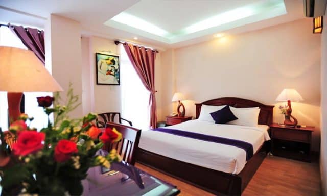 Phòng khách sạn được thiết kế xinh xắn với các thiết bị hiện đại (Ảnh ST)