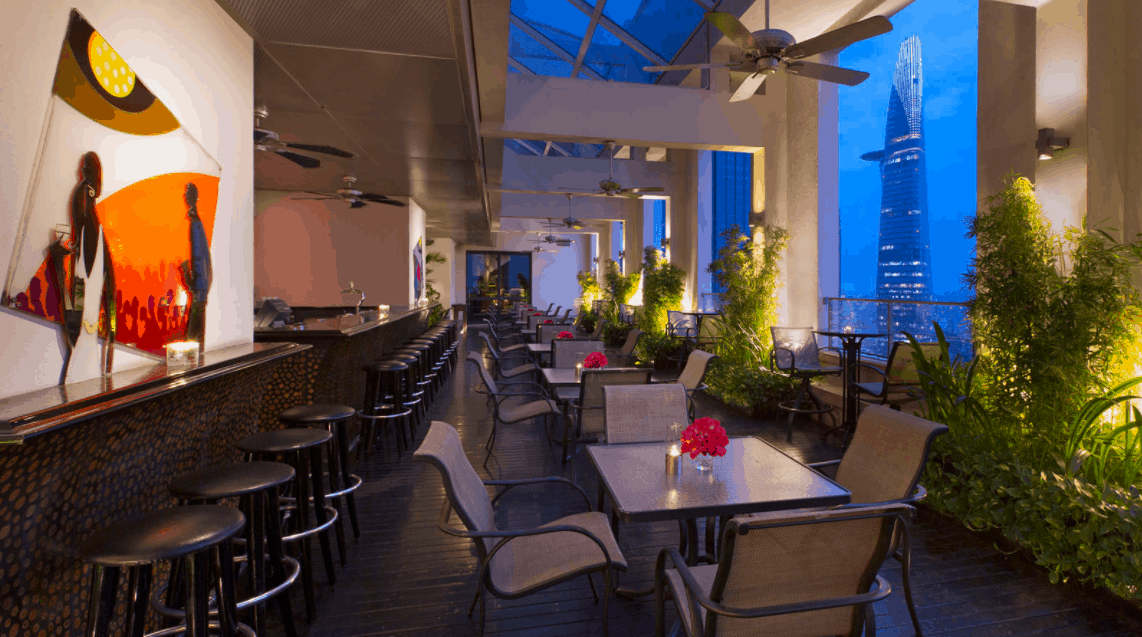 Quán bar tại khách sạn Sheraton SaiGon có lối thiết kế lãng mạng Quán bar tại khách sạn Sheraton SaiGon có lối thiết kế lãng mạng
