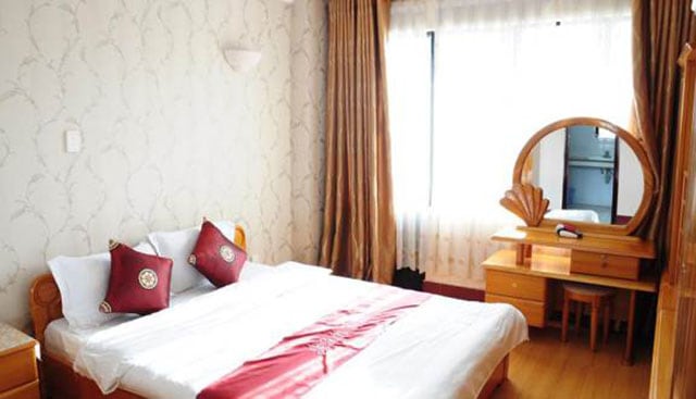 Phòng thoáng đãng với view nhìn ra ngoài thành phố (Ảnh ST)