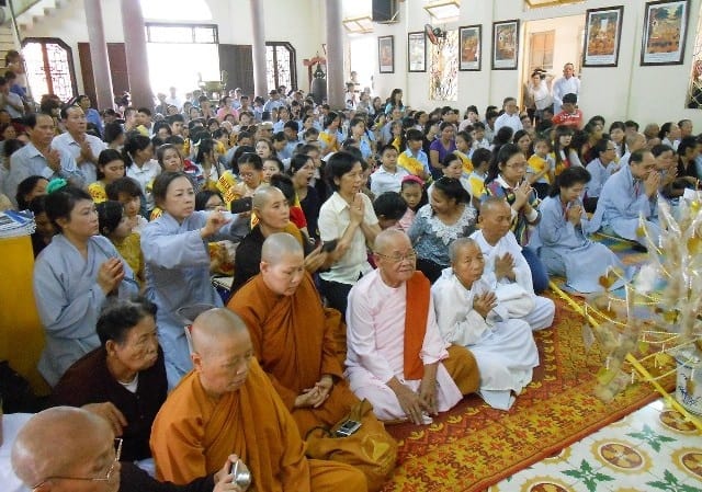 Hình ảnh lễ dâng Y Kathina tại chùa Tam Bảo (Ảnh ST)