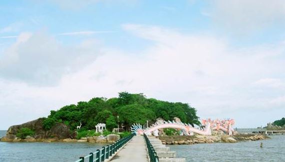 hòn đá bạc từ xa hòn đá bạc từ xa