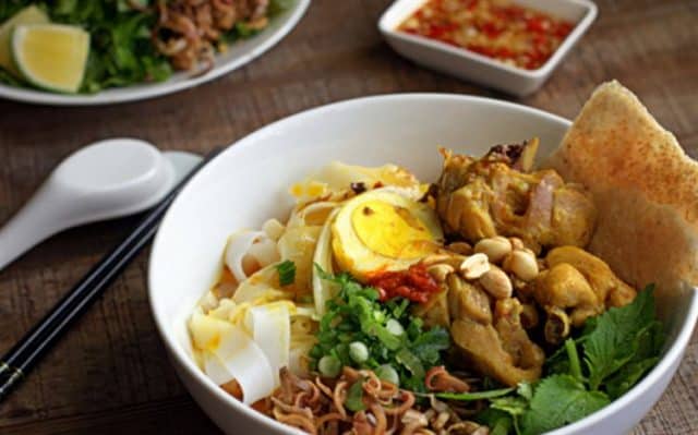 Thưởng thức ẩm thực du lịch Đà Nẵng 4 ngày 3 đêm (Ảnh: ST)