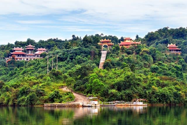 Ngắm trọn khung cảnh sông núi Ảnh: ST)
