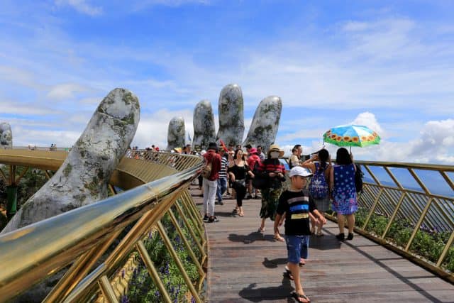 Du khách thích thú đến thăm địa điểm này (Ảnh ST)
