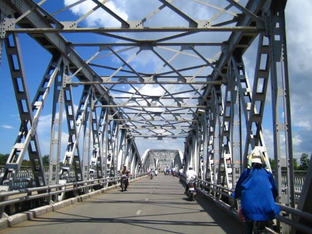 Cầu Tràng Tiền ngày nay (Ảnh ST)